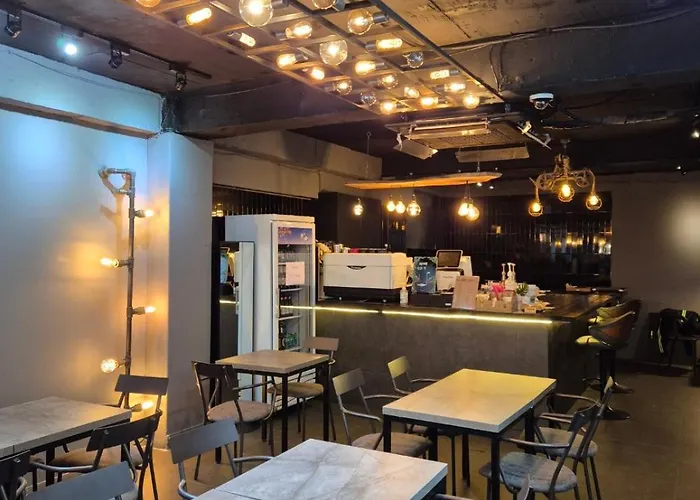 Cave Myeongdong 旅馆 *