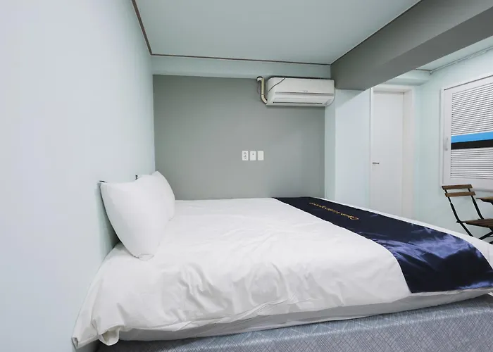 Cave Myeongdong Hostel *