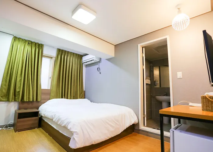 Cave Myeongdong Hostel *