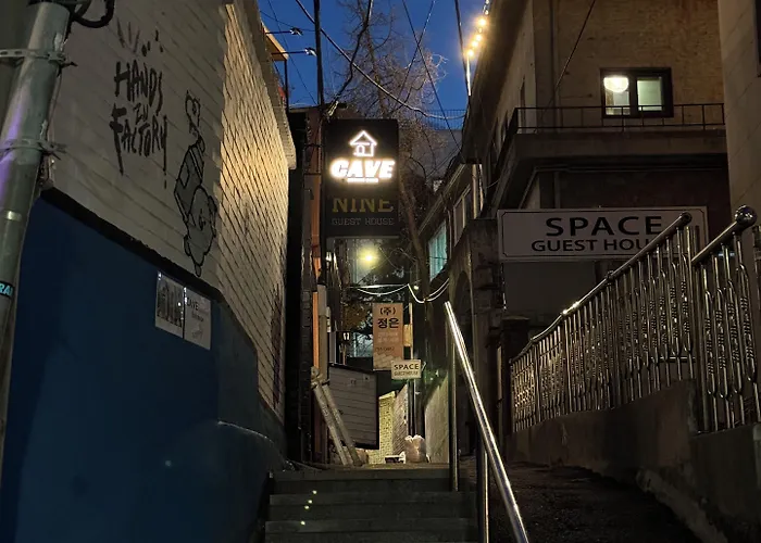 Hostel Cave Myeongdong *