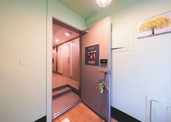 Hostel Cave Myeongdong *