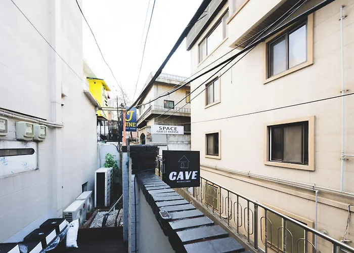 Cave Myeongdong Hostel *